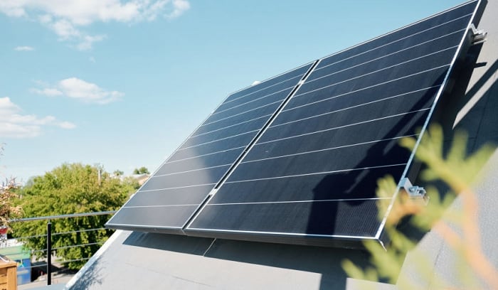 How Much Power Does a 300 Watt Solar Panel Produce