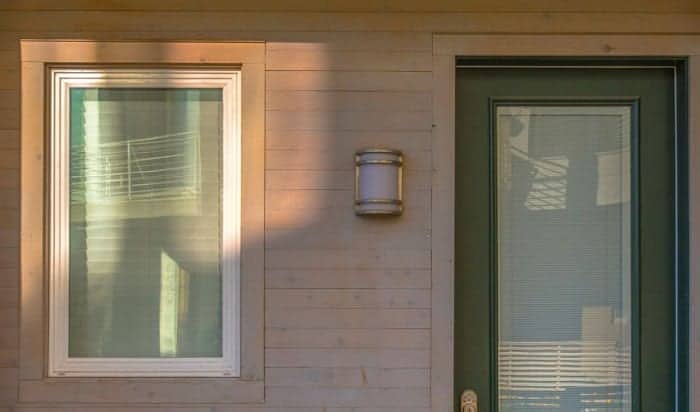 solar-powered-porch-lights