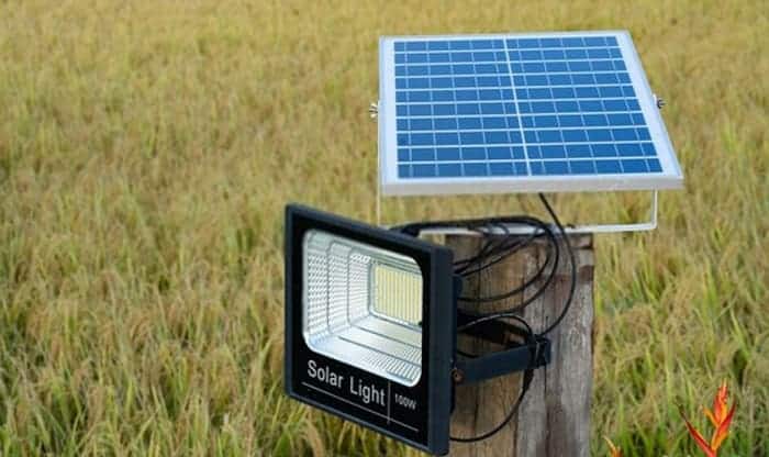 Do-solar-lights-need-to-be-turned-on-to-charge