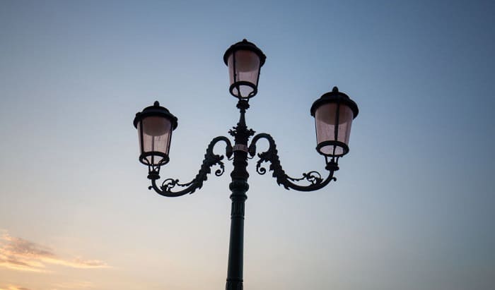 outdoor-solar-lamp-post