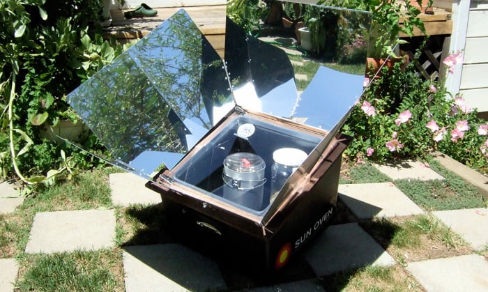 how does a solar oven work